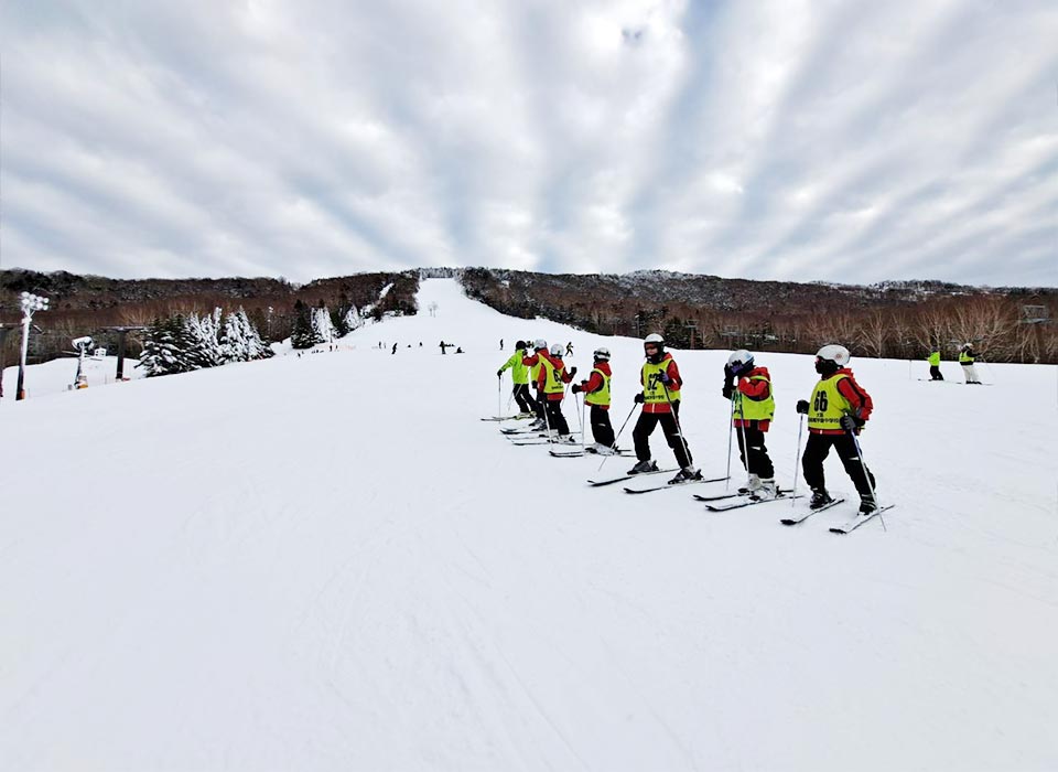 スキー学習旅行発祥の地「志賀高原」で雪山体験