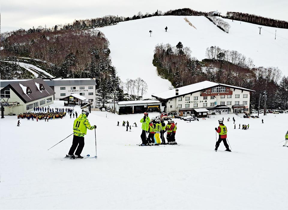 スキー学習旅行発祥の地「志賀高原」で雪山体験